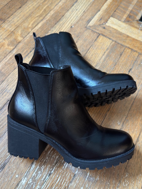 Dirty Laundry Shoes - Dirty Laundry Black Chelsea Block Heel Ankle Boots - Women Size 8